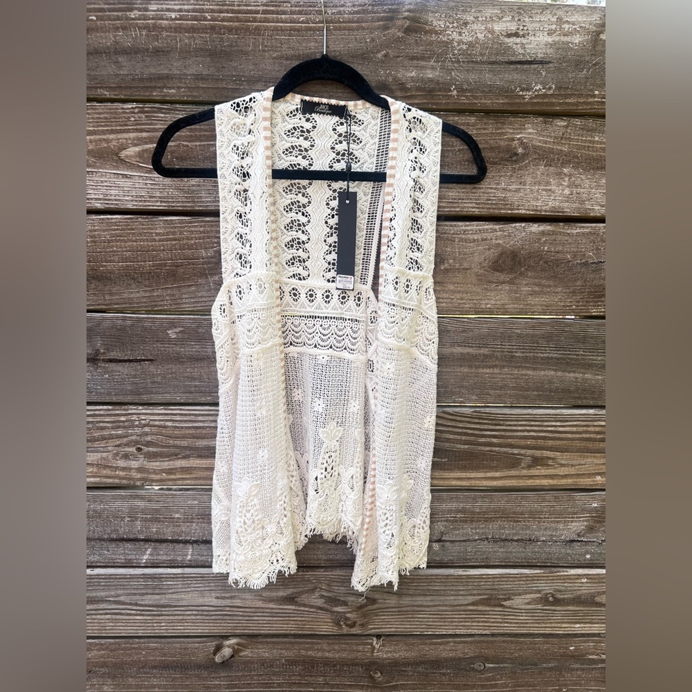 BKE White Crochet Fashion Vest Coastal Cowgirl XS Boho Festival Concert NWT